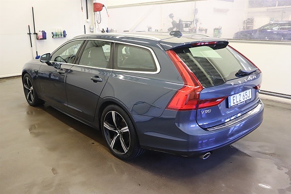 Volvo V90 2 of 23