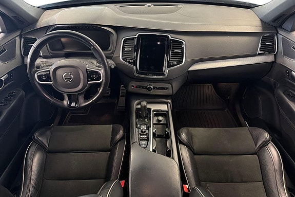 Volvo XC90 10 of 27