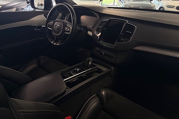 Volvo XC90 24 of 27