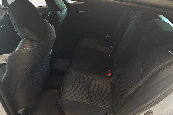 Toyota Prius 6 of 10