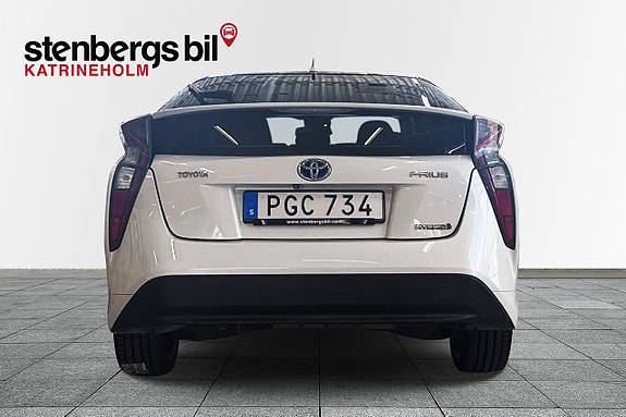 Toyota Prius 3 of 5