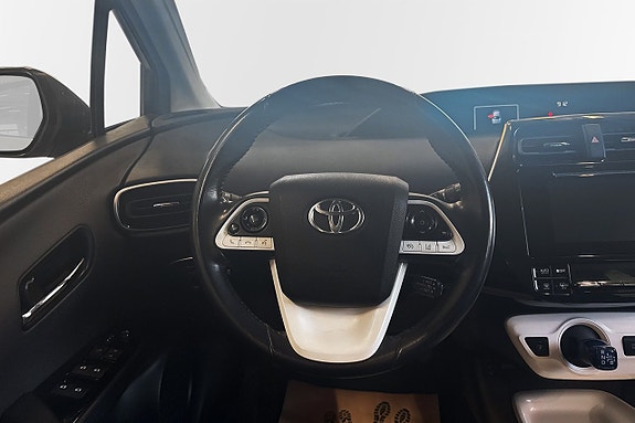 Toyota Prius 8 of 10