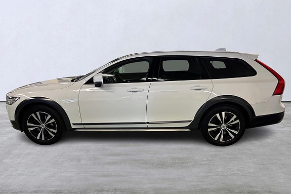 Volvo V90 Cross Country 2 of 5