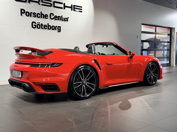 Porsche 911 Turbo S 4 of 5