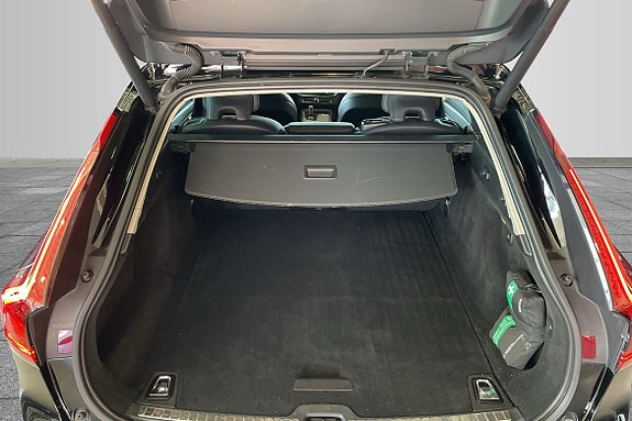 Volvo V90 Cross Country 9 of 18