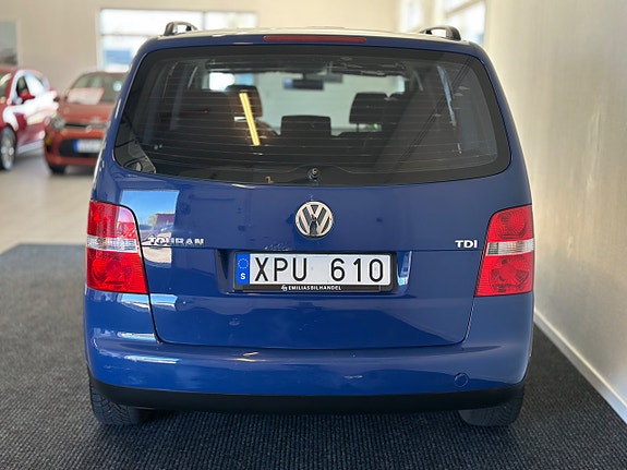 Volkswagen Touran 3 of 5