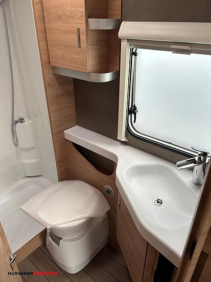 Knaus SÜDWIND BLACK SELECTION 580 UF 17 of 21