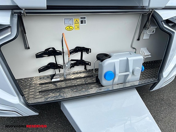 Knaus SÜDWIND BLACK SELECTION 580 UF 8 of 21