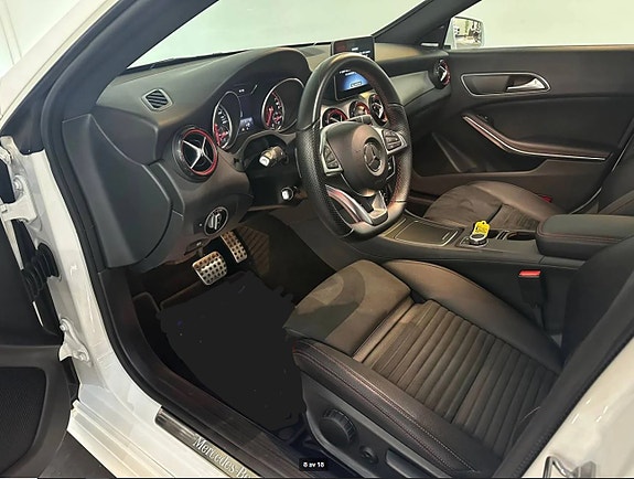 Mercedes-Benz CLA250 4 of 5