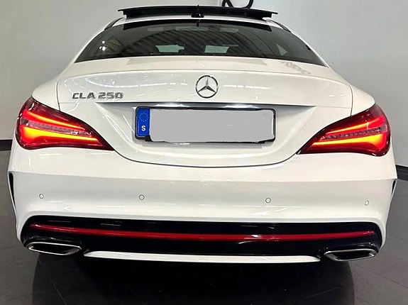 Mercedes-Benz CLA250 3 of 5