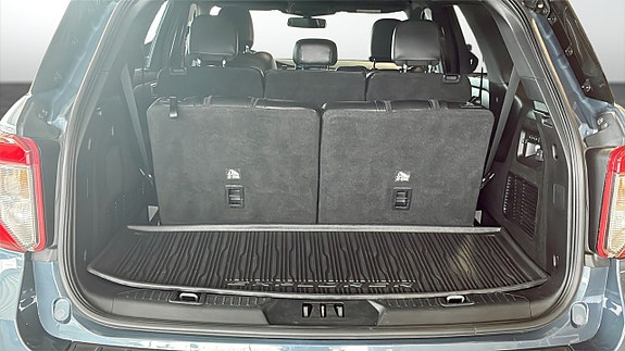 Ford Explorer 10 of 24