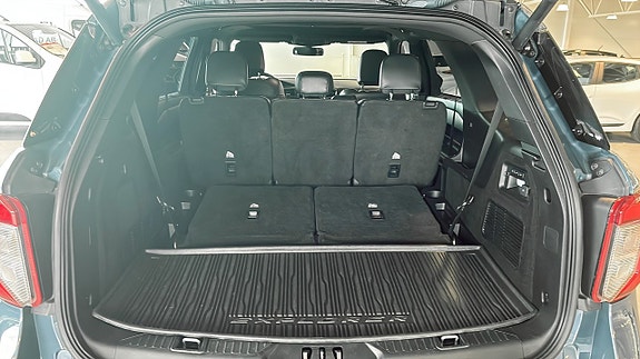 Ford Explorer 11 of 24