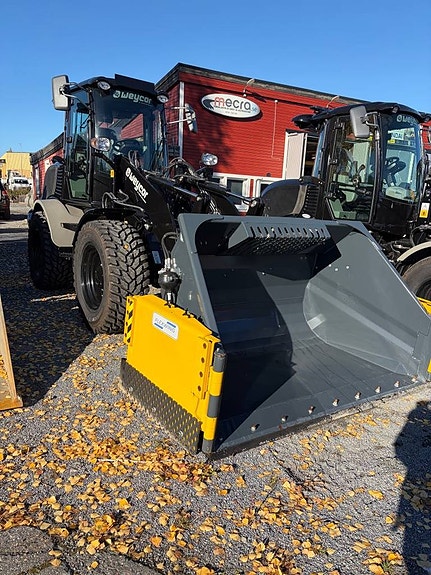 Weycor 530 109hk HELSVART Black Edition 40 km/h 2 of 9