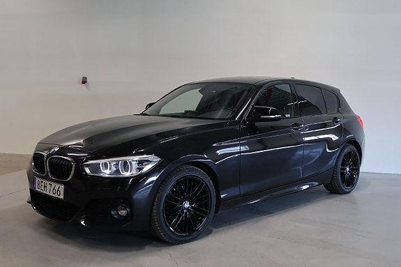 BMW 118i 2 of 5