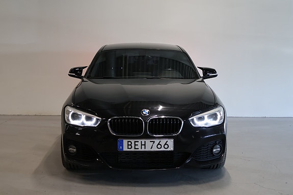 BMW 118i 3 of 5