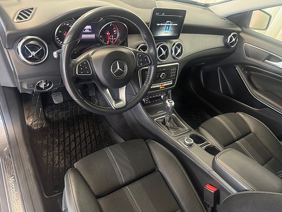Mercedes-Benz GLA200 6 of 13