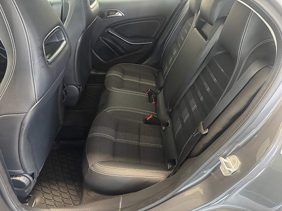 Mercedes-Benz GLA200 8 of 13
