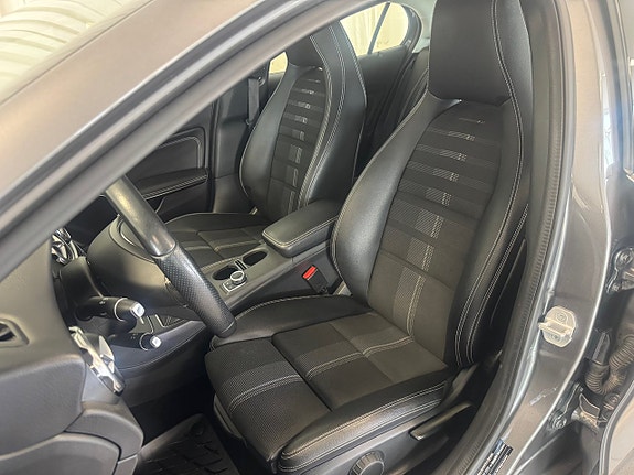 Mercedes-Benz GLA200 5 of 13