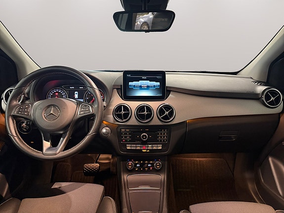 Mercedes-Benz B180 d 13 of 23