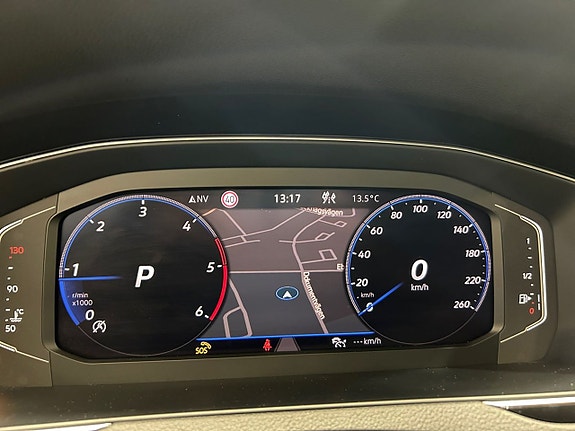 Volkswagen Passat Alltrack 12 of 26