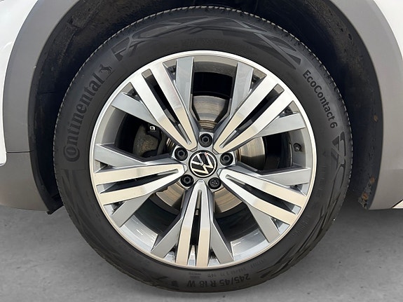 Volkswagen Passat Alltrack 8 of 26