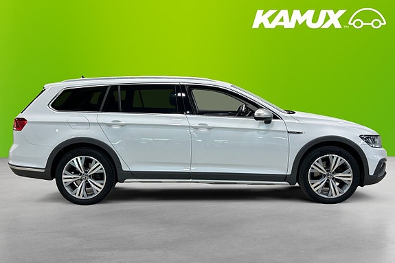Volkswagen Passat Alltrack 2 of 5