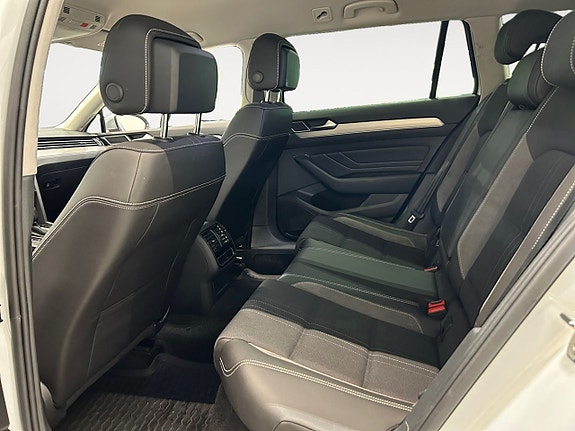 Volkswagen Passat Alltrack 14 of 26