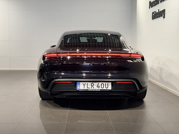 Porsche Taycan 4S 7 of 23