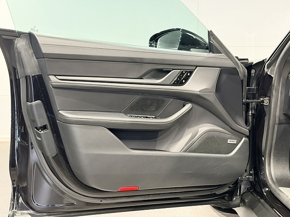 Porsche Taycan 4S 9 of 23