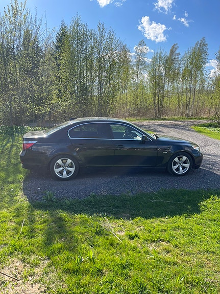 BMW 530i 2 of 5