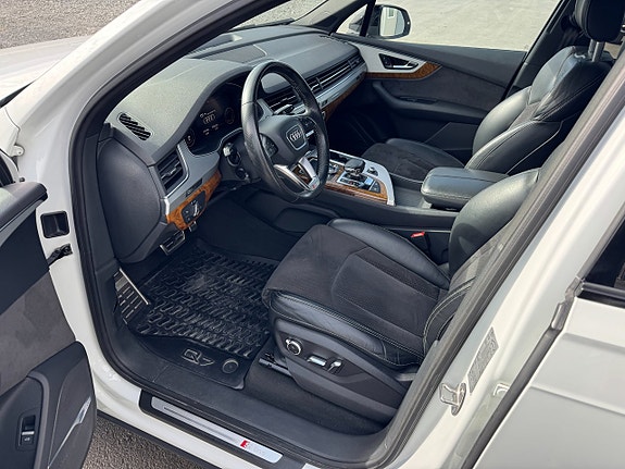 Audi Q7 9 of 23