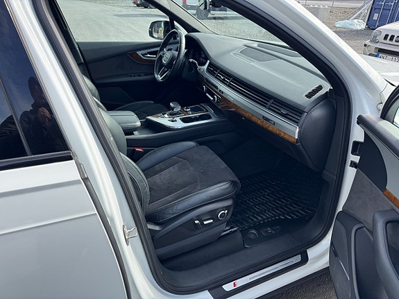 Audi Q7 12 of 23