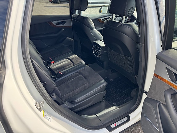Audi Q7 11 of 23