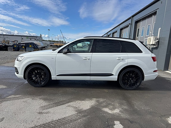 Audi Q7 2 of 5