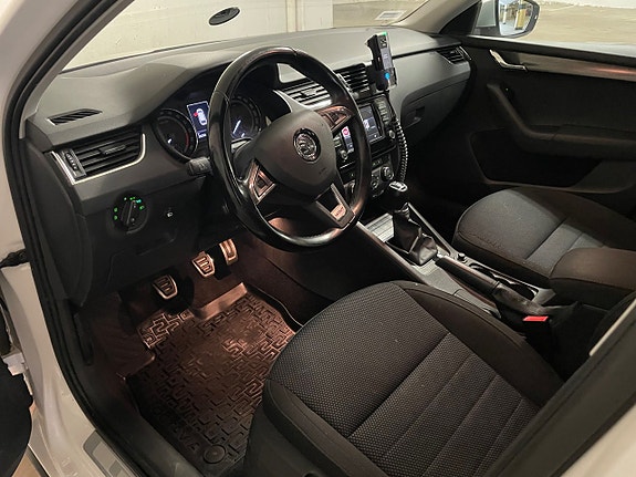 Skoda Octavia Scout 9 of 21