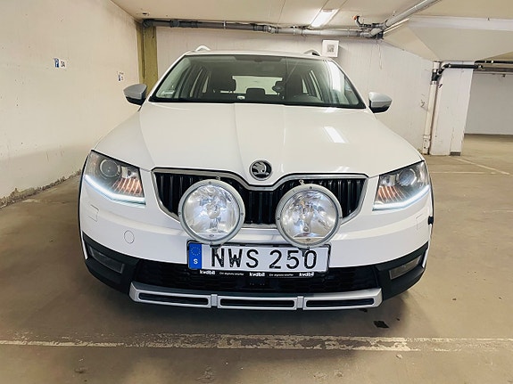 Skoda Octavia Scout 4 of 5