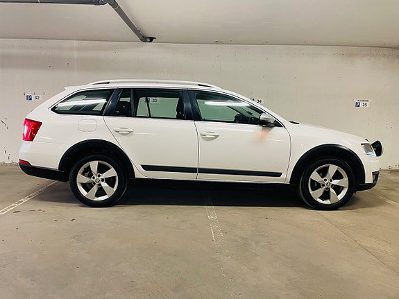 Skoda Octavia Scout 6 of 21