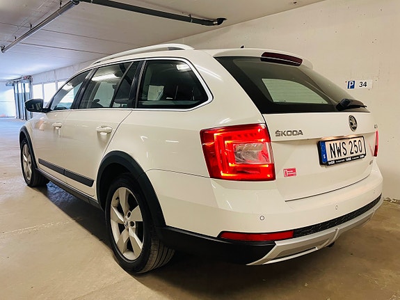 Skoda Octavia Scout 3 of 5