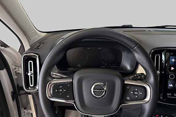 Volvo XC40 11 of 16