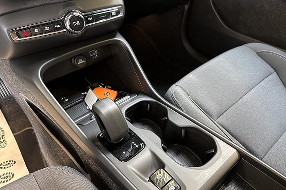 Volvo XC40 13 of 16