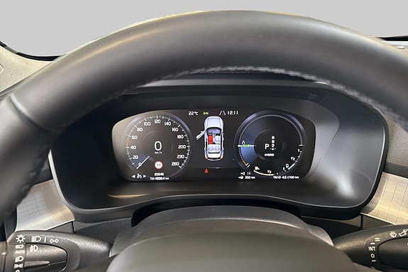 Volvo XC40 12 of 16