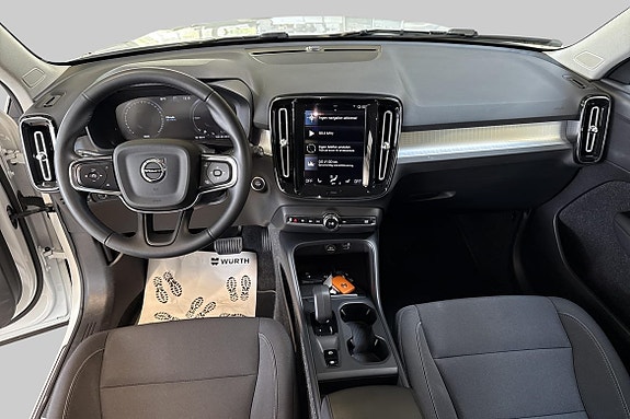 Volvo XC40 10 of 16