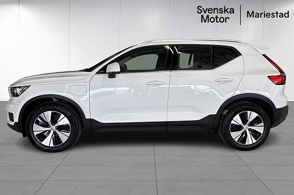 Volvo XC40 3 of 5