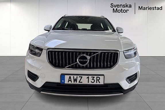 Volvo XC40 2 of 5