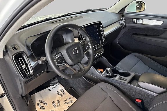 Volvo XC40 7 of 16