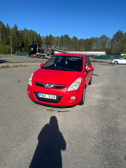 Hyundai i20 2 of 5