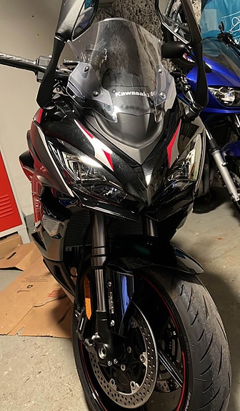 Kawasaki Ninja Z1000SX 2 of 4