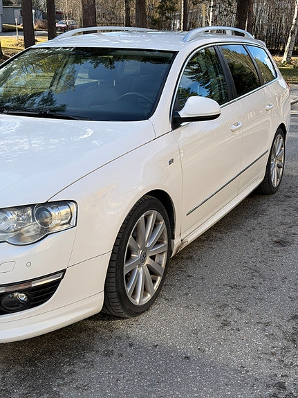Volkswagen Passat 2 of 5