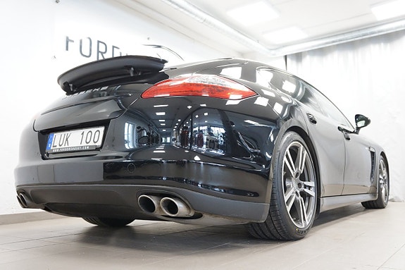 Porsche Panamera S 4 of 5
