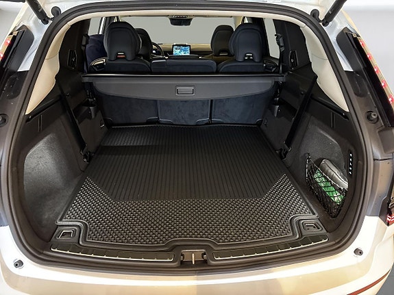 Volvo EX90 22 of 28